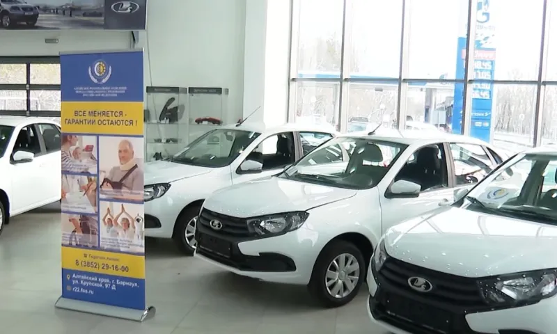 Пять новых автомобилей вручили жителям Алтайского края, которые получили травмы на производстве