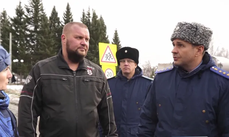 Заместитель генерального прокурора России Дмитрий Демешин проконтролировал восстановление школы в Зональном районе