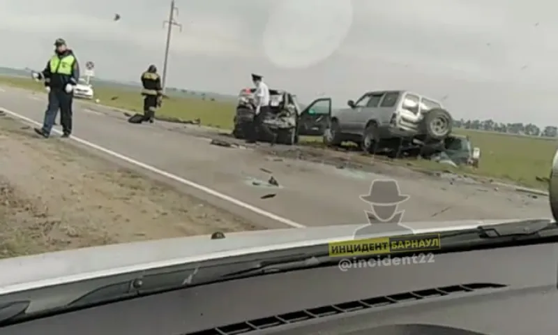 ДТП с участием трех автомобилей произошло в Алтайском крае