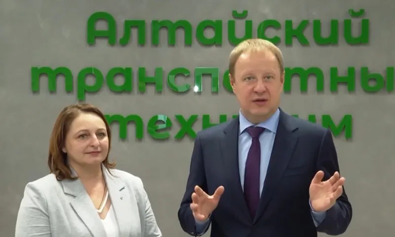 Губернатор Виктор Томенко посетил Алтайский транспортный техникум