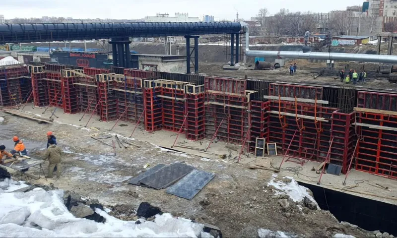 Новые опоры продолжают возводить на путепроводе на проспекте Ленина в Барнауле