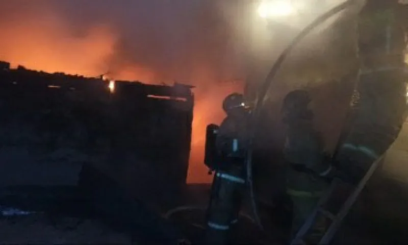 В Бийске ликвидирован пожар в частном секторе