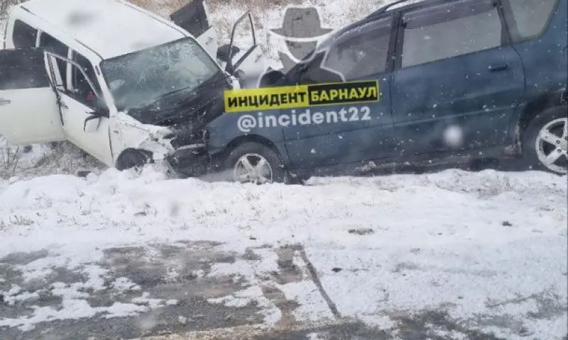Три человека пострадали при аварии в Кулундинском районе