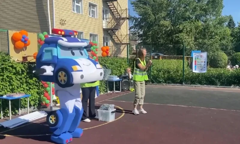 Воспитанников барнаульского детского сада научили культуре безопасного поведения на дорогах