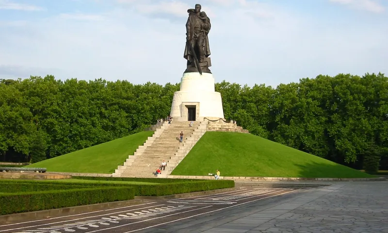 В Кемерове установят «алтайский» гранитный пилон