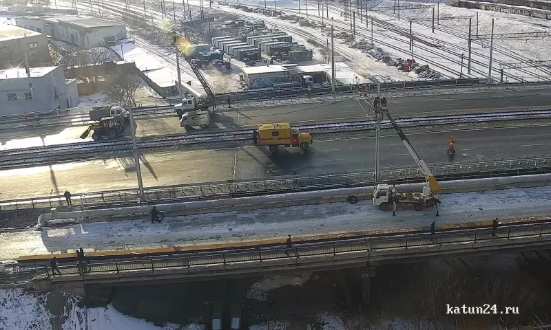 При выезде с улицы Красный Текстильщик на мост у Нового рынка в Барнауле поставят знаки «Уступи дорогу» и «Движение только направо»