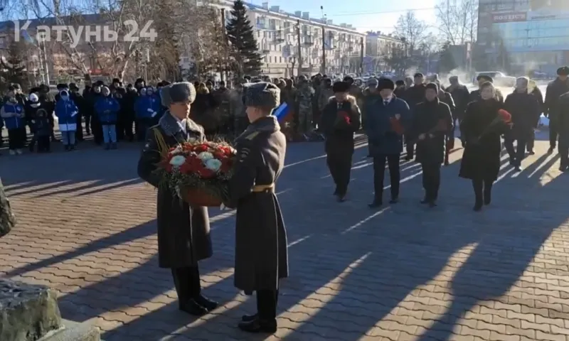 Возложение цветов к Мемориалу Славы состоялось в Барнауле