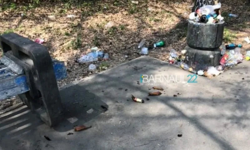 Барнаульцы возмутились беспорядком на городской аллее