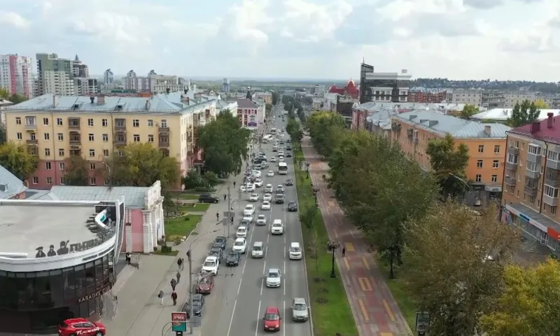 Блогер-путешественник Александр Пластков, решивший посетить 500 городов России, приехал в Барнаул