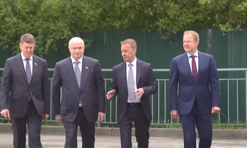 Второй день работы сенаторов РФ в Алтайском крае начался с осмотра Нагорного парка в Барнауле