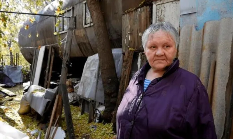 В Сибири пенсионерка 35 лет живёт в железной ржавой бочке