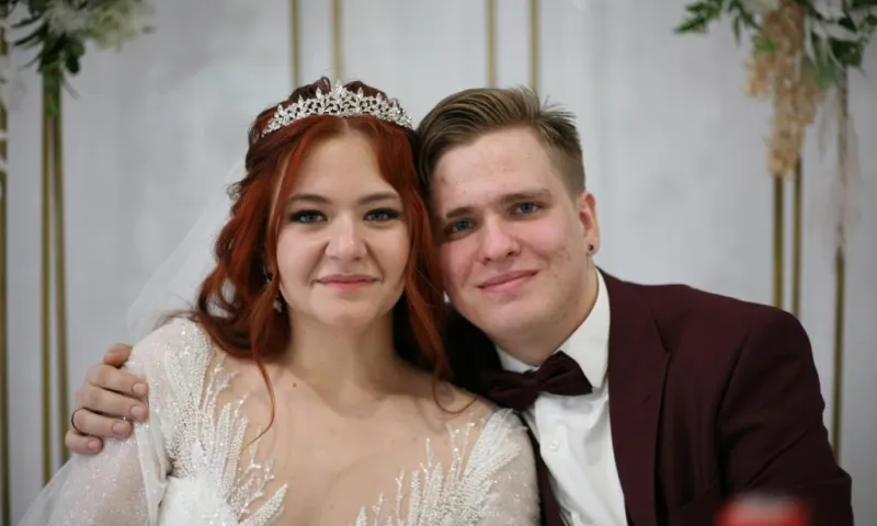 Молодожёны из Барнаула на своей свадьбе собрали деньги для бездомных животных