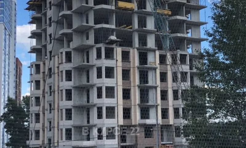 Рабочий упал с восьмого этажа строящегося дома в Барнауле