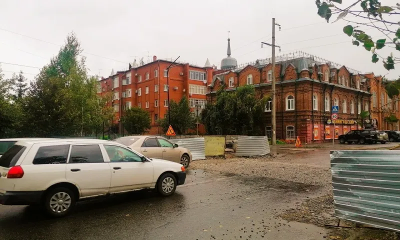 В Бийске ремонтируют участок тепломагистрали на улице Турусова
