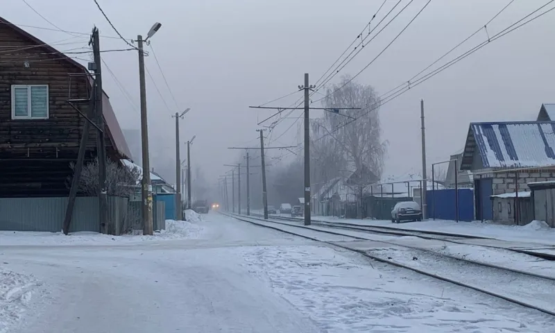 Густой туман опустился на улицы Барнаула