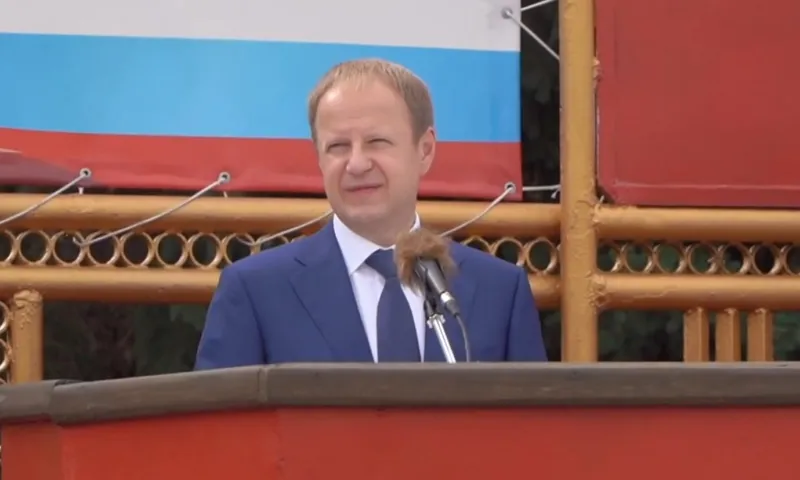 Губернатор Виктор Томенко поздравил выпускников Барнаульского юридического института