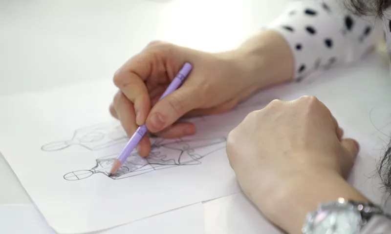 Как барнаульский модельер создаёт костюмы для алтайских фигуристов и епископа Алтайской епархии
