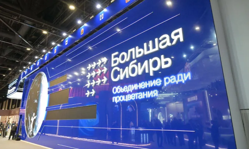 Виктор Томенко принял участие в открытии стенда «Большая Сибирь» на Петербургском международном экономическом форуме