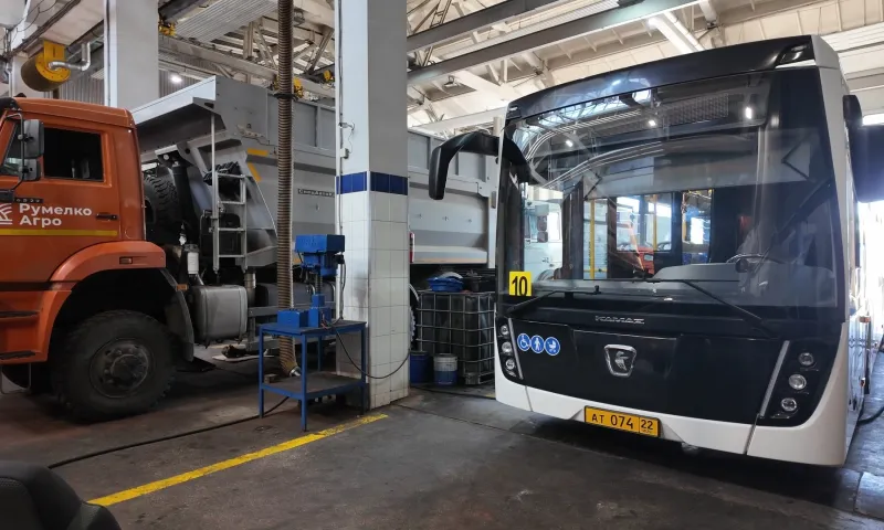 В Барнауле проводится техническое обслуживание новых автобусов на базе центра «КАМАЗ»