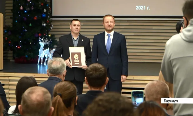 150 участников Губернаторской программы получили дипломы дополнительного образования в Барнауле