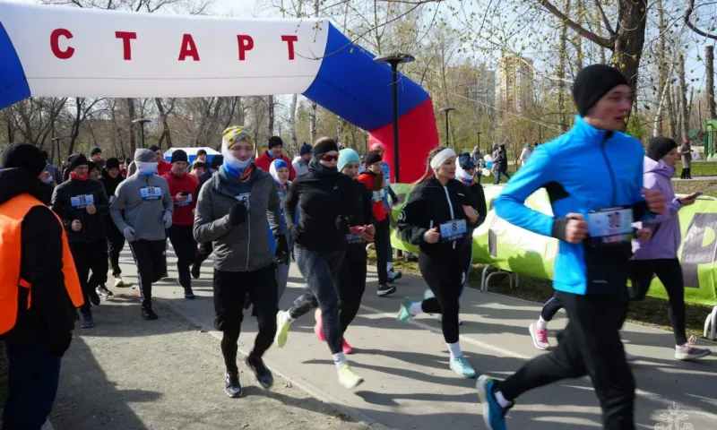 Забег, приуроченный к 80-летию Победы, провели в барнаульском парке «Изумрудный»