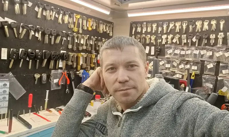 Отец семерых детей Новоалтайска получил деньги от государства и открыл мастерскую по изготовлению ключей