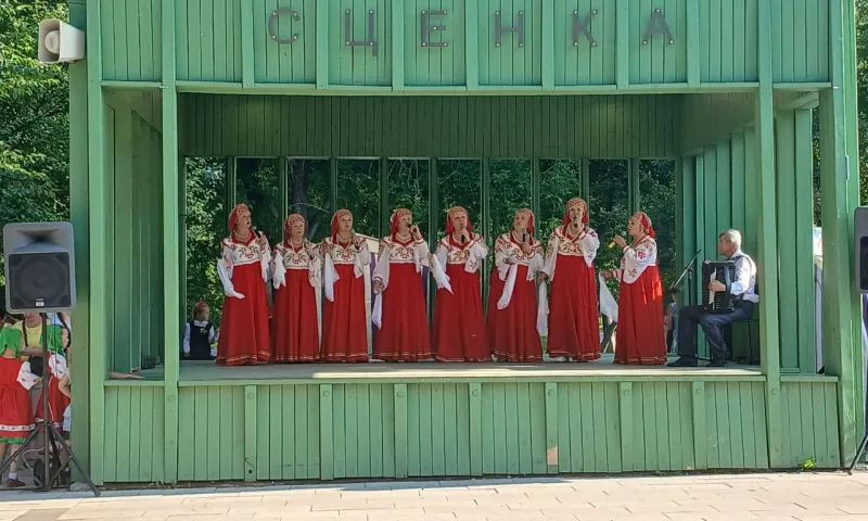«Широка страна моя родная!»: праздничный концерт прошёл в парке «Изумрудный»