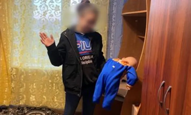 «Кровоподтеки различной давности». Молодая мать избивала годовалую дочь на Алтае