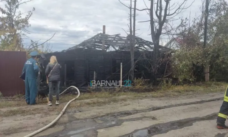 Пенсионерка спалила собственный дом в Барнауле
