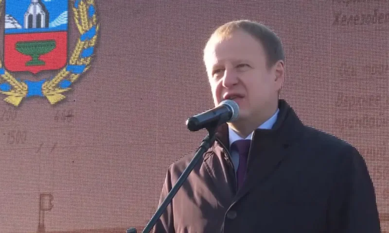 Движение по обновленному путепроводу открыли глава Барнаула Вячеслав Франк и губернатор Виктор Томенко