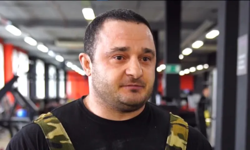 Рекорд в 400 килограммов в жиме лежа установил алтайский спортсмен