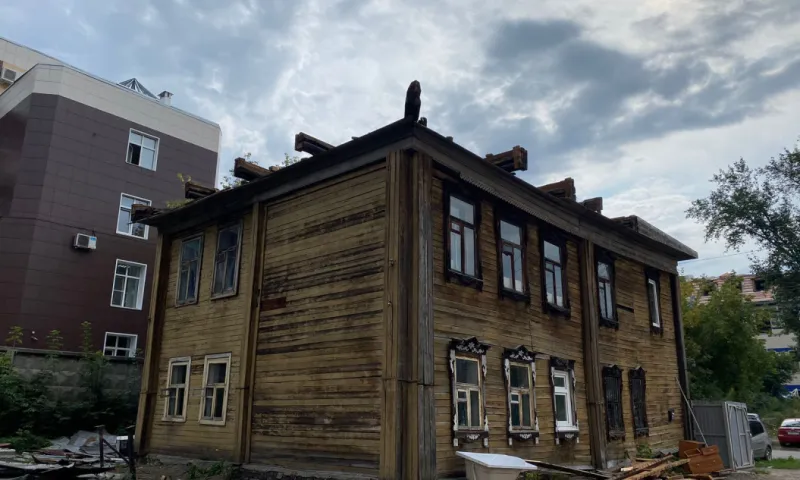 Ещё один аварийный дом сносят в Барнауле