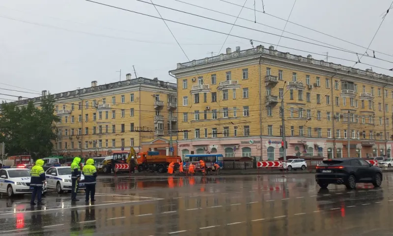 ГИБДД просит водителей выбирать пути объезда площади Октября в Барнауле
