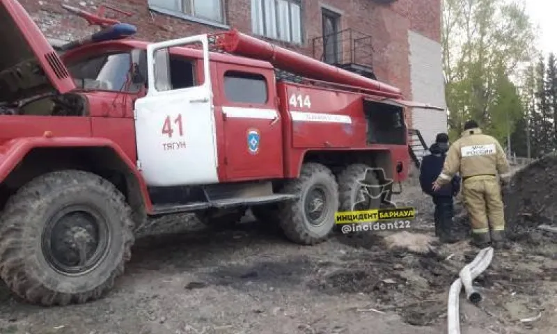 Сгорело здание лесхоза в Заринском районе