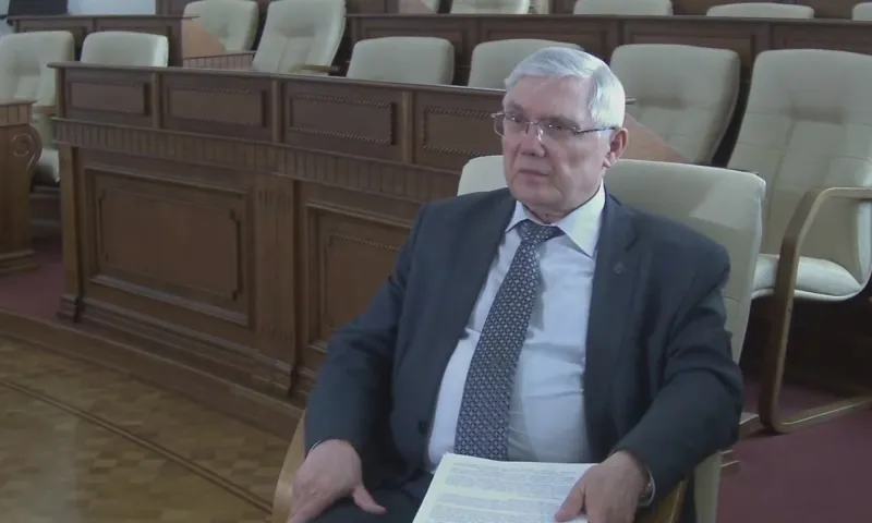 Звание «Заслуженный изобретатель России» присвоили алтайскому врачу