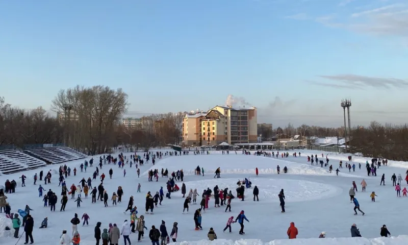 В Барнауле открылся самый большой городской каток