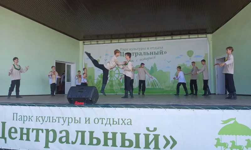 «Хоровод единства» собрал барнаульцев в парке «Центральный»