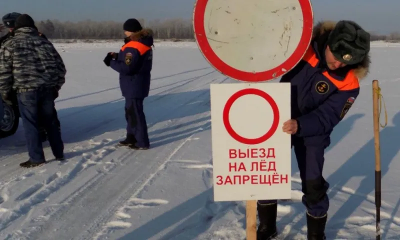 Почти все ледовые переправы закрыли в Алтайском крае