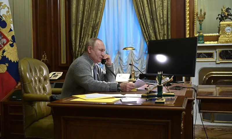 Владимир Путин поучаствовал в акции «Ёлка желаний» и исполнил мечты маленьких россиян