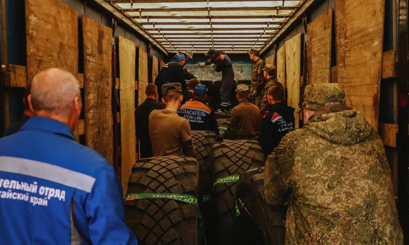 Очередной груз со спецтехникой и оборудованием отправили в зону СВО из Алтайского края