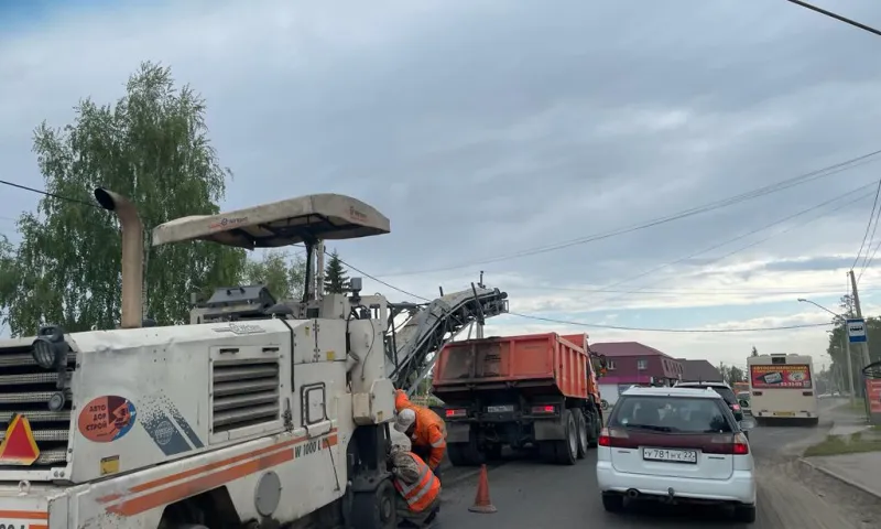 Дорогу в пригороде Барнаула отремонтируют почти за 4 миллиона рублей