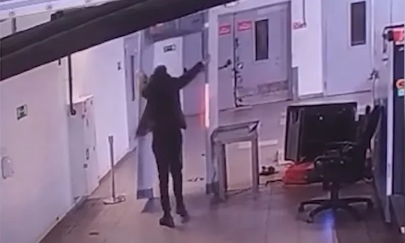 Жителя Алтайского края задержали в аэропорту Владивостока