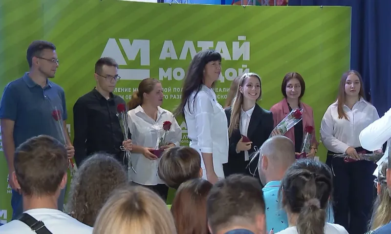Арт-троллейбус создали барнаульцы в День молодежи