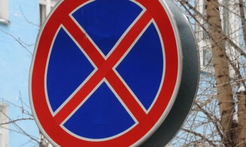 На нескольких участках в центре Барнаула ограничат остановку и стоянку машин в ночное время