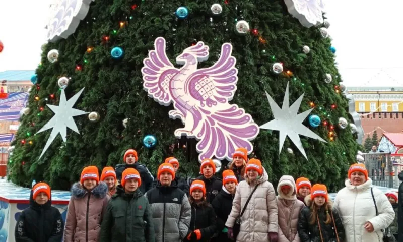 Алтайские школьники побывали на новогодней елке в Москве