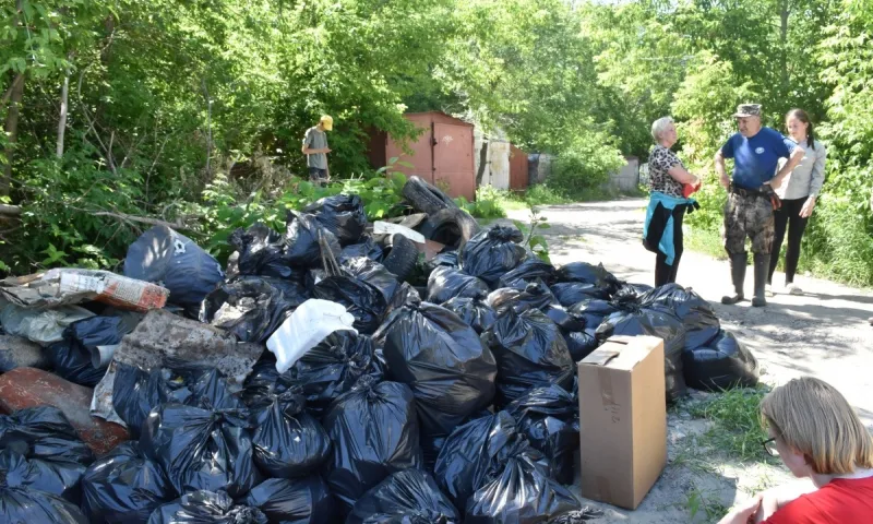 110 мешков мусора собрали добровольцы на берегу реки Пивоварки