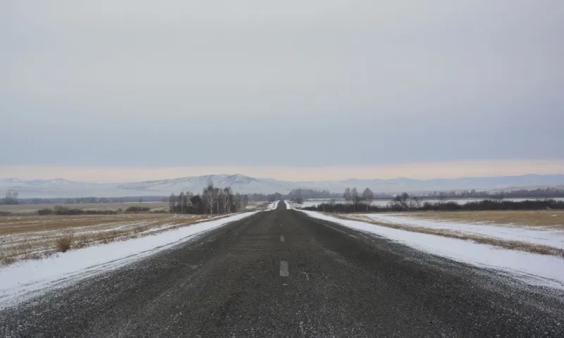В Алтайском крае перекрыли трассу из-за гололёда