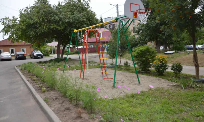 Благоустройство двух дворов в Барнауле подходит к завершению