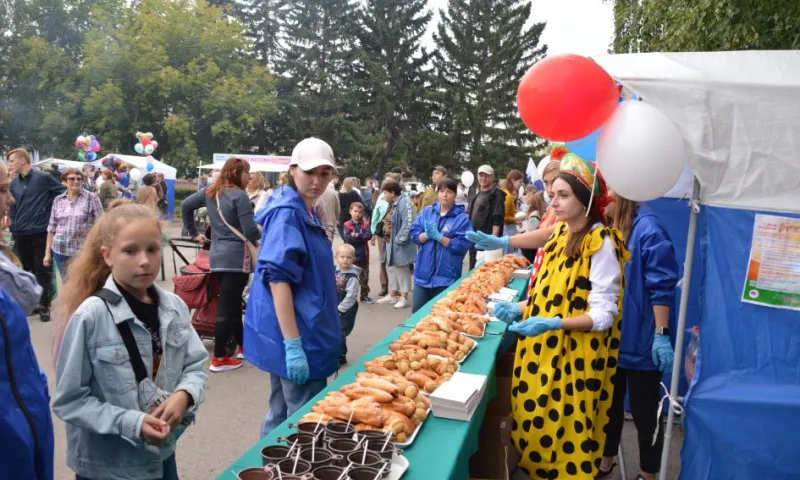 В Барнауле в честь Дня города прошло «Русское чаепитие»