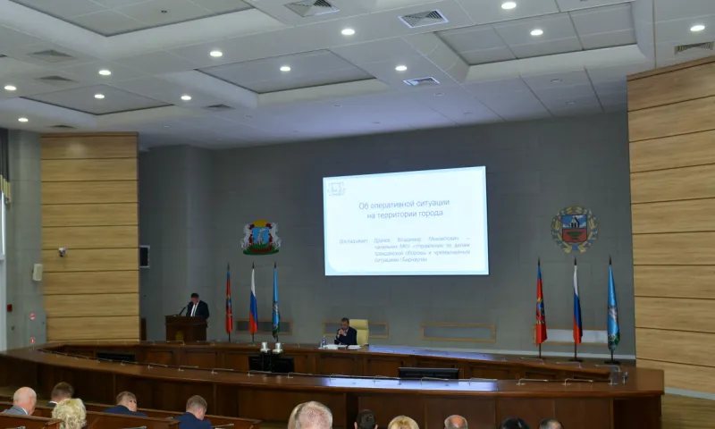 Второй этап приемной кампании первоклассников в школы Барнаула обсудили в администрации города